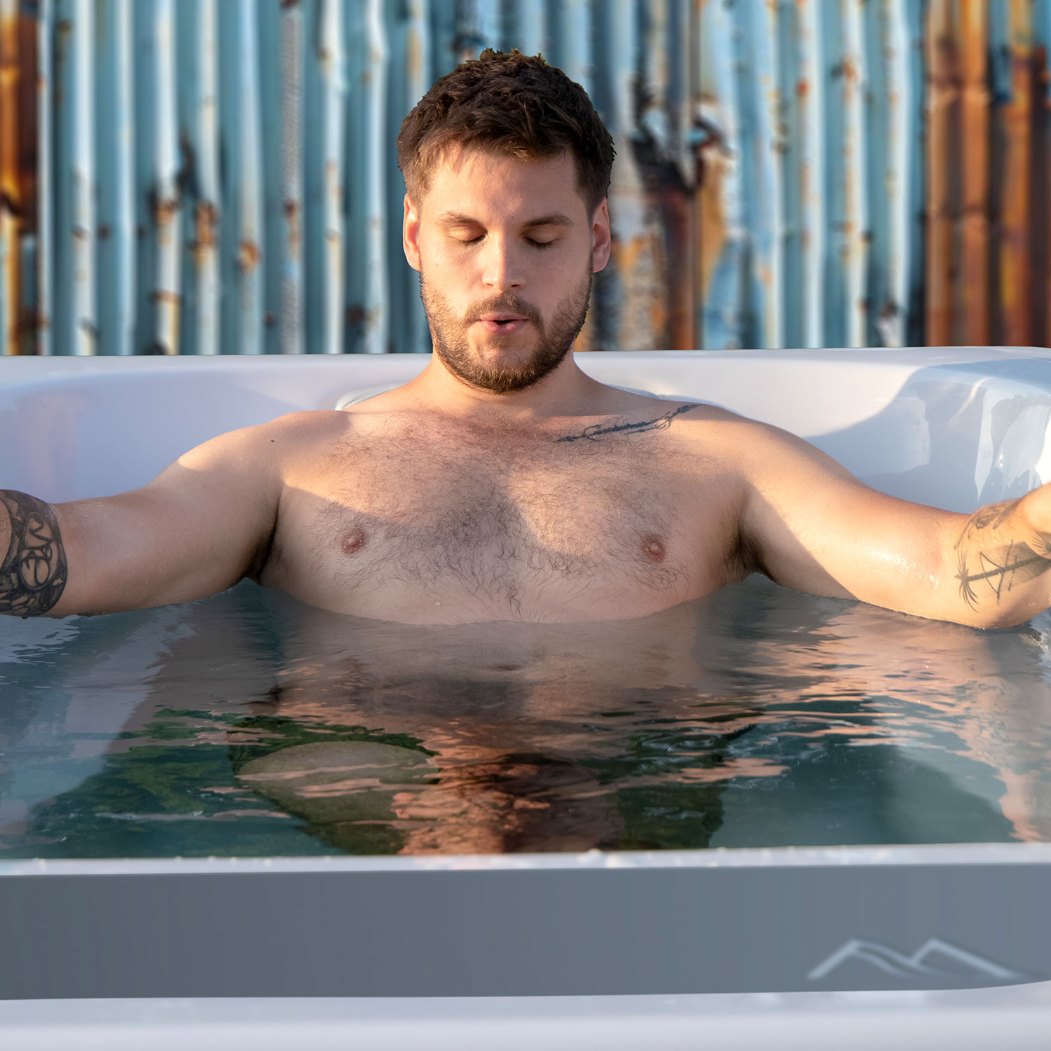 Iceland_cold_plunge-tub_lifestyle14