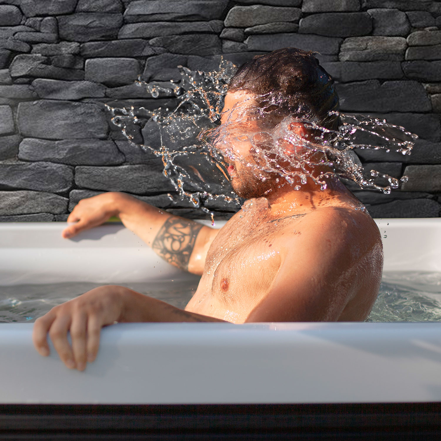 Iceland_cold_plunge-tub_lifestyle19